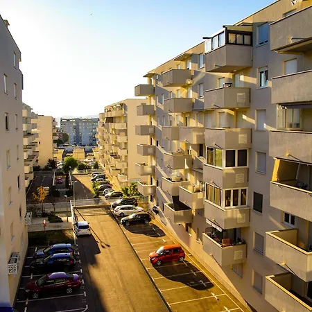 Appartement Stefani - Balcony & Free Private Garage Parking *