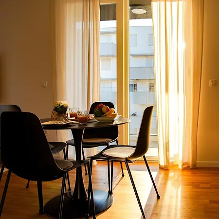 Stefani - Balcony & Free Private Garage Parking 아파트 자다르