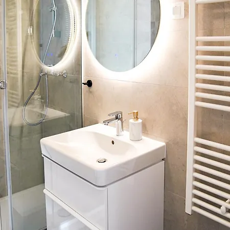 Stefani - Balcony & Free Private Garage Parking Appartement