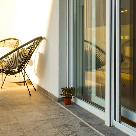 Stefani - Balcony & Free Private Garage Parking 자다르