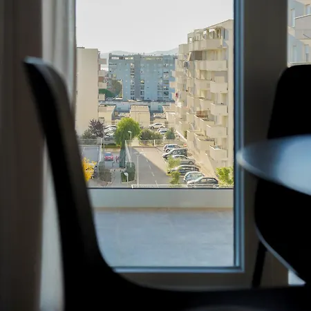Stefani - Balcony & Free Private Garage Parking Appartement