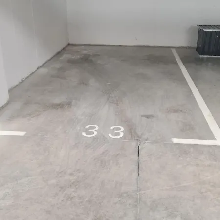 Stefani - Balcony & Free Private Garage Parking