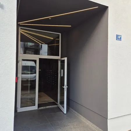 Appartement Stefani - Balcony & Free Private Garage Parking *