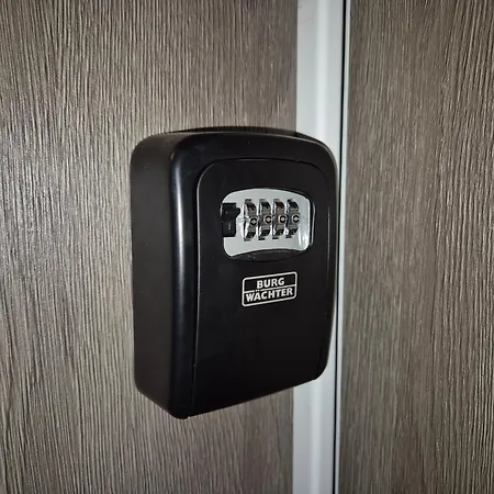 Stefani - Balcony & Free Private Garage Parking 아파트 *