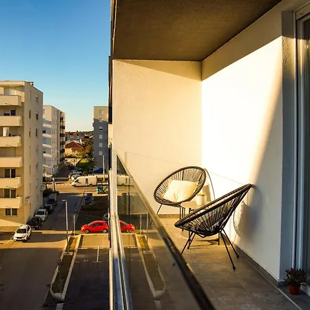 Appartement Stefani - Balcony & Free Private Garage Parking *