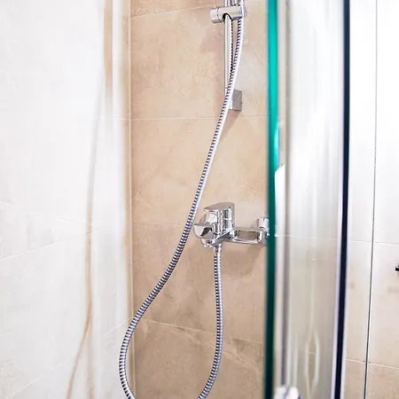 Stefani - Balcony & Free Private Garage Parking דירה