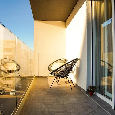 Apartament Stefani - Balcony & Free Private Garage Parking