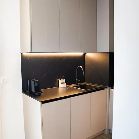 Stefani - Balcony & Free Private Garage Parking Apartament