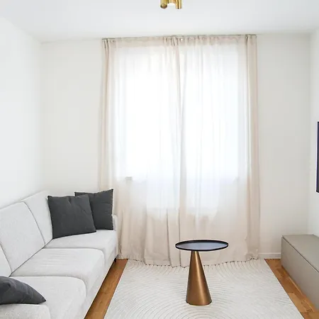 Stefani - Balcony & Free Private Garage Parking דירה *