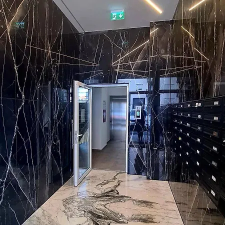 Stefani - Balcony & Free Private Garage Parking דירה זאדאר