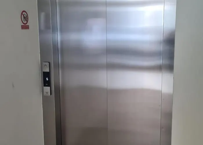 Apartman Stefani - Balcony & Free Private Garage Parking *