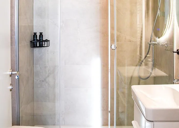 Apartman Stefani - Balcony & Free Private Garage Parking *