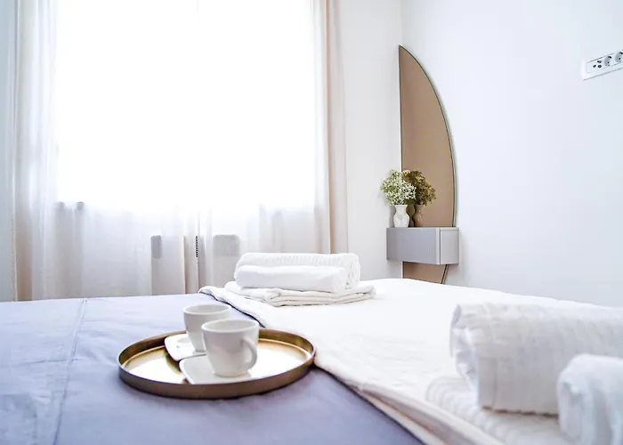 Stefani - Balcony & Free Private Garage Parking *