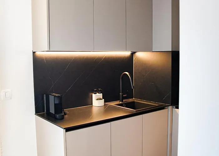 Stefani - Balcony & Free Private Garage Parking Apartman