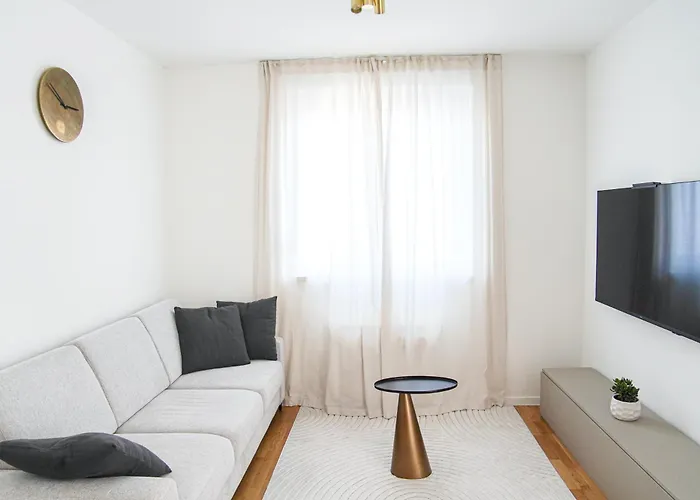 Stefani - Balcony & Free Private Garage Parking Apartman *