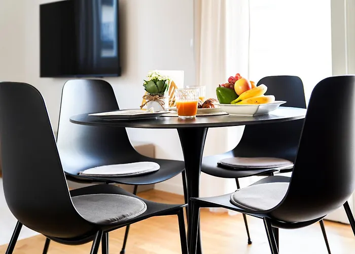 Stefani - Balcony & Free Private Garage Parking