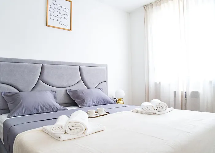 Stefani - Balcony & Free Private Garage Parking Apartman *