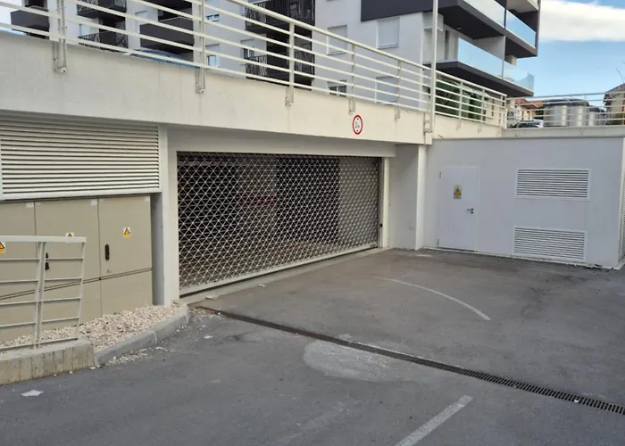 Stefani - Balcony & Free Private Garage Parking Apartman